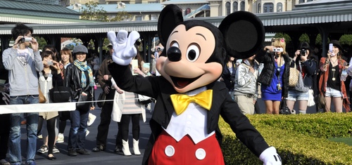 Tokyo Disneyland reabre sus puertas un mes después del terremoto de Japón